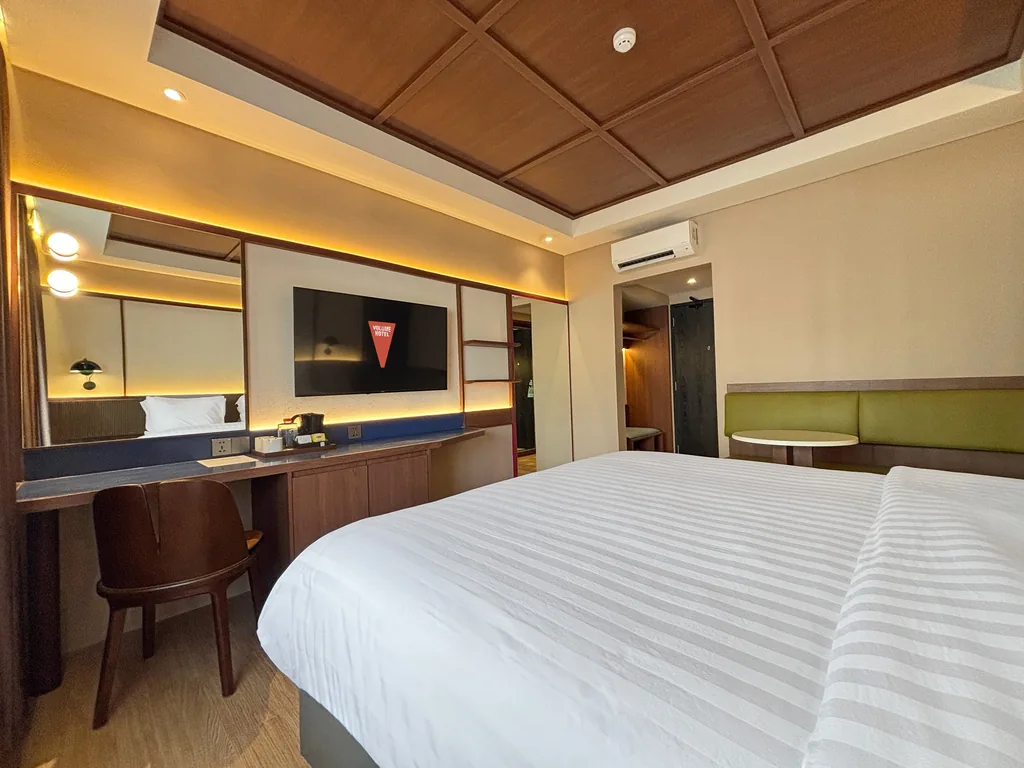 Inside the Jazz Room at Volume Hotel Bandung, photo 5 of 9