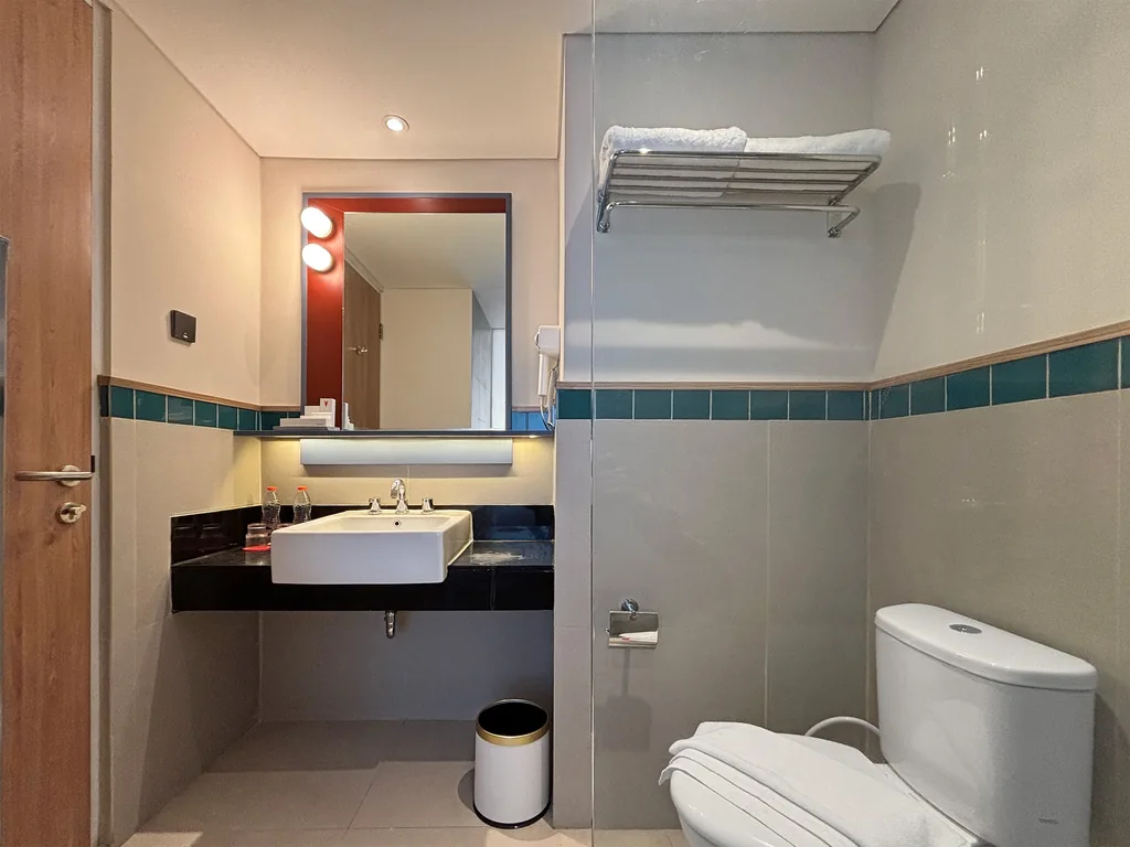 Bathroom of the Lo-Fi Room