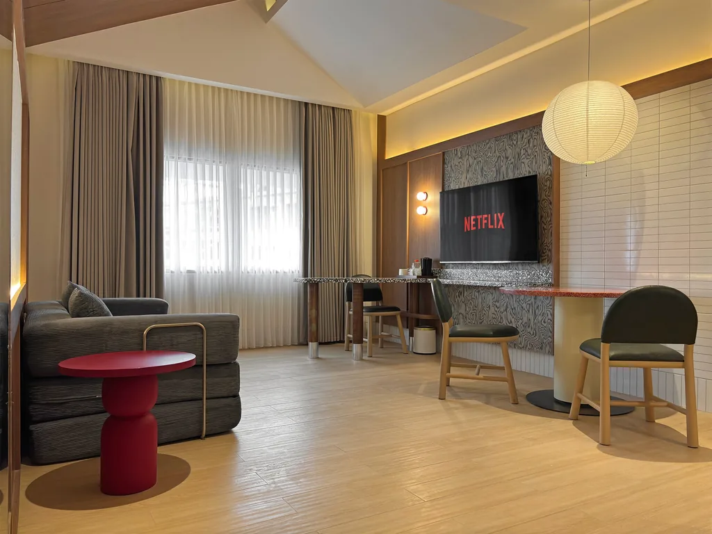 Yokyoku Suite at Volume Hotel Bandung, king bed