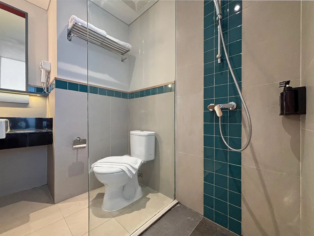 Bathroom of the Lo-Fi Room
