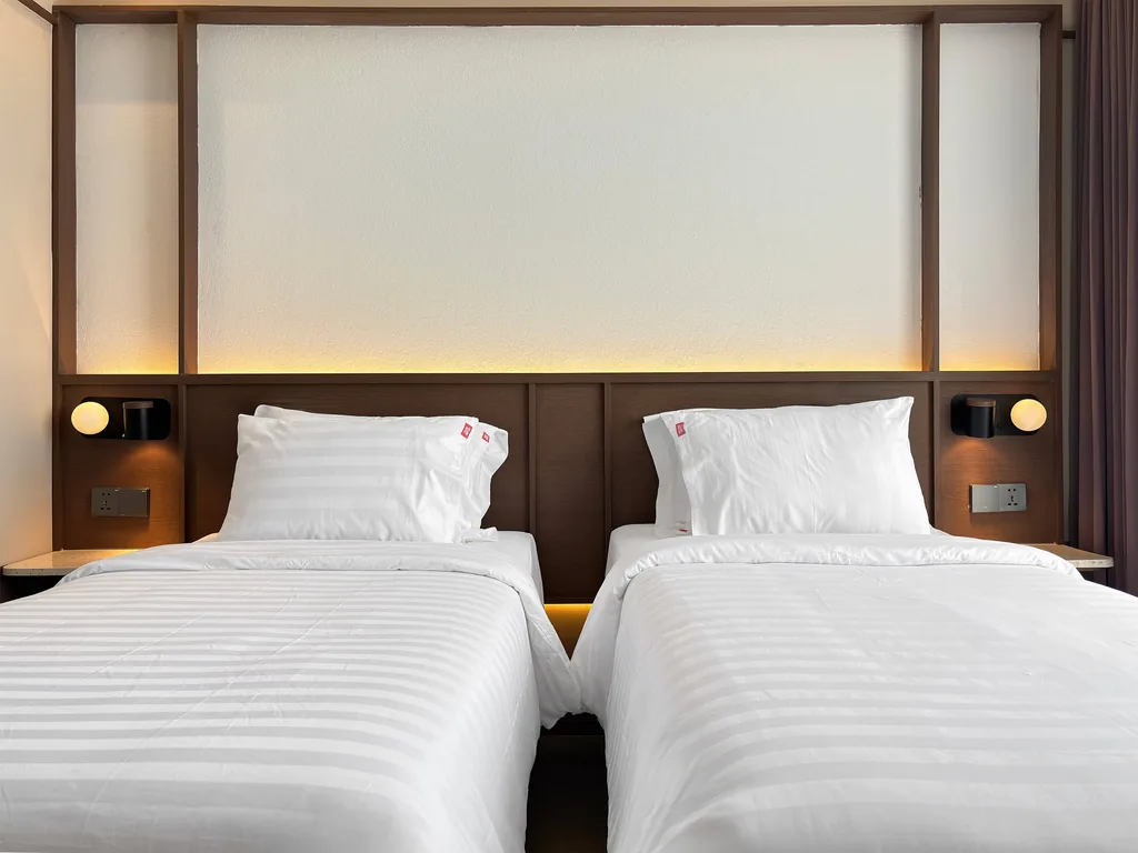Minyo Room at Volume Hotel Bandung, twin beds