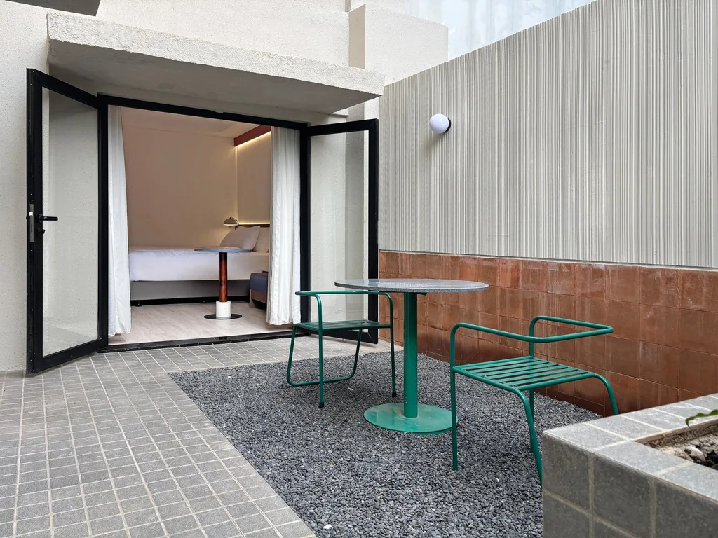 Outdoor space and private terrace of the Flamenco Room