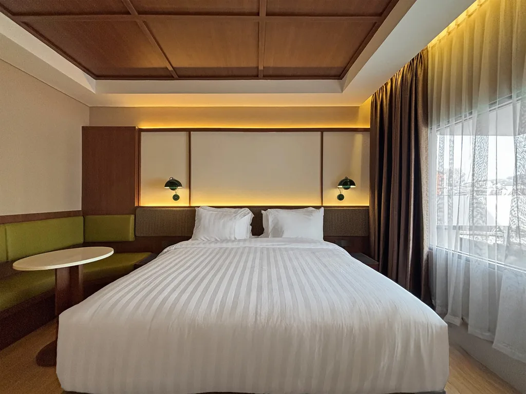 Inside the Jazz Room at Volume Hotel Bandung, photo 3 of 9