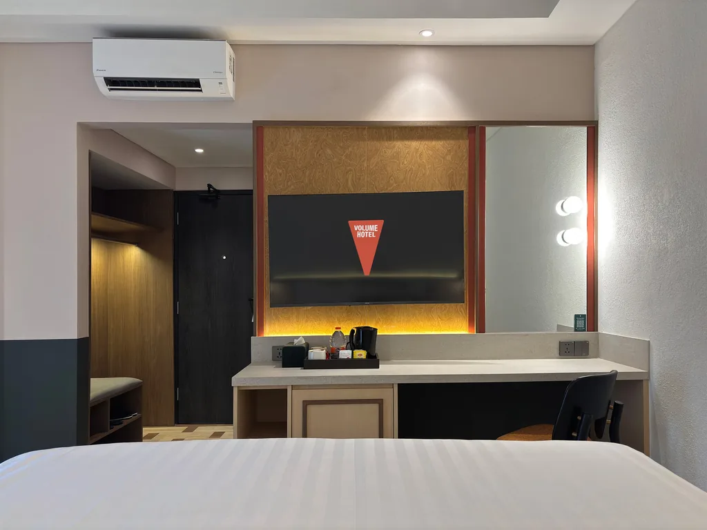 Inside the Flamenco Room at Volume Hotel Bandung, photo 7 of 11